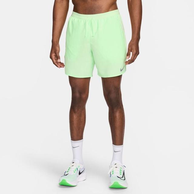Nike Shorts Dri-fit Stride - Vapor Green/reflect Silver, size Small on Productcaster.
