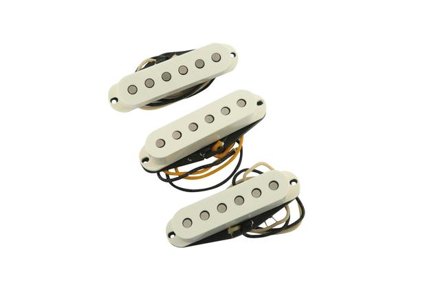 Lollar Strat Vintage Blonde Pickup Set in Parchment on Productcaster.