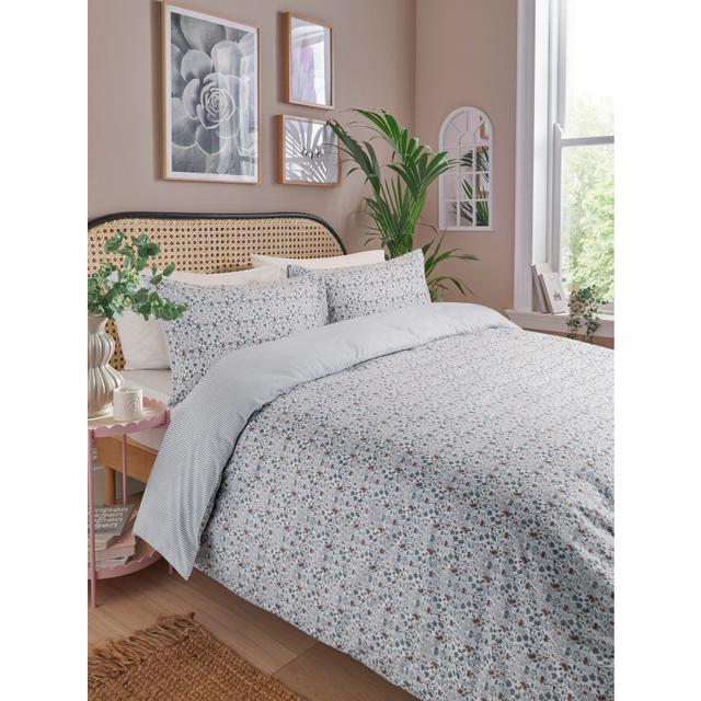 Heritage Ditsy Floral Reversible Duvet Set on Productcaster.