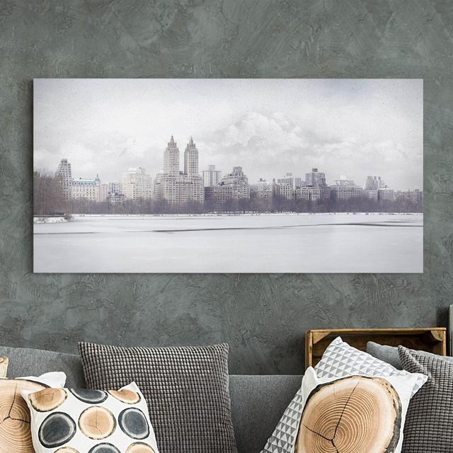 Leinwandbild New York im Schnee Ebern Designs Größe: 40 cm H x 80cm B on Productcaster.