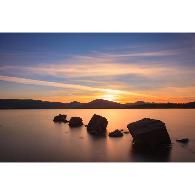 Sonnenuntergang am Loch Lomond von Empato - Drucken 17 Stories Größe: 50 cm H x 75 cm B on Productcaster.