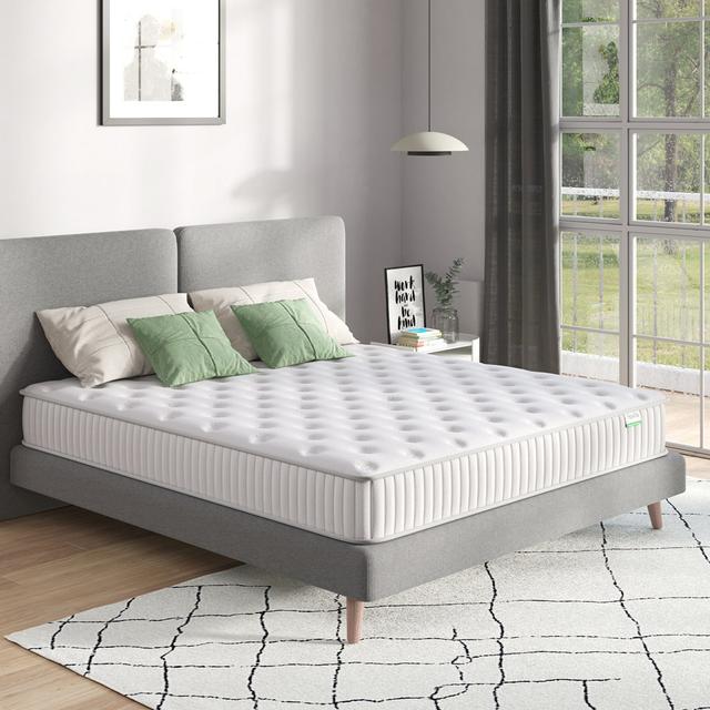 Memory Foam Pocket Sprung Mattress Novilla Size: Small Double (4') on Productcaster.