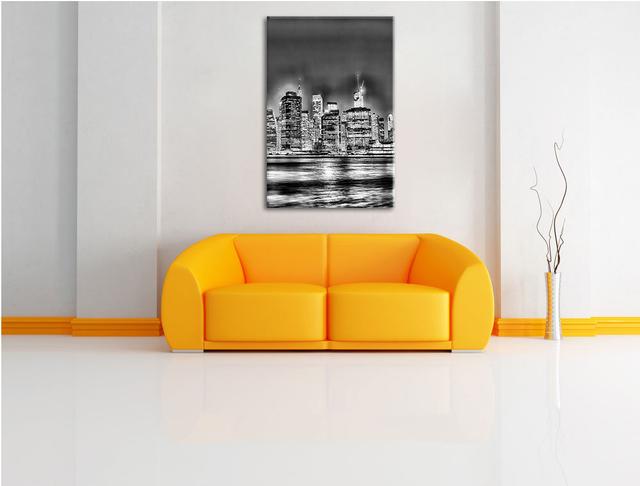 Leinwandbild New York City in Monochrom East Urban Home Größe: 100 cm H x 70 cm B on Productcaster.