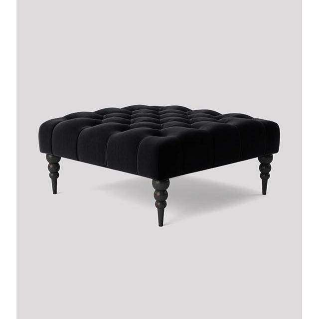 Hocker Alyana mit Stauraum R&M Furnishers Polsterfarbe: Schwarz, Größe: 35 cm H x 45 cm B x 45 cm T on Productcaster.