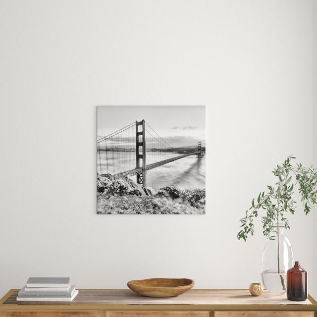 Leinwandbild Golden Gate Bridge San Francisco East Urban Home Größe: 40 cm H x 40 cm B on Productcaster.