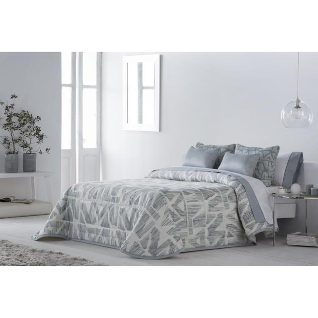 Larson Polyester No Pattern Bedspread Corrigan Studio Colour: Pearl, Size: 240 x 240 cm on Productcaster.