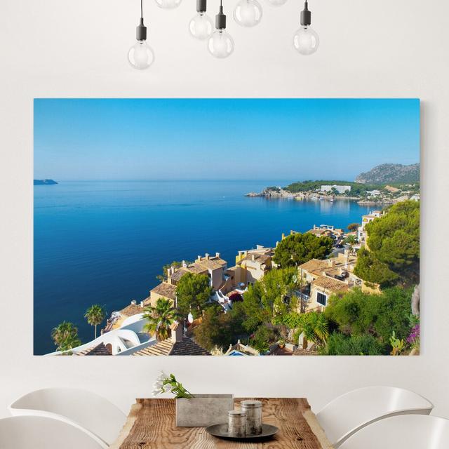 Leinwandbild - Cala Fornells In Mallorca Haus am Meer Größe: 100 cm H x 150 cm B on Productcaster.