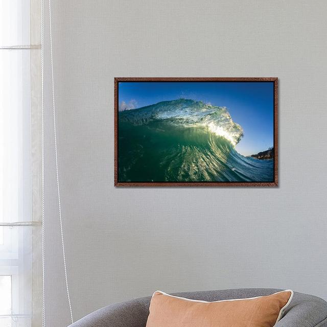 Lime Green Curl von Sean Davey - Galerie-verpackte Leinwand Giclée auf Leinwand Beachcrest Home Größe: 45,72 cm H x 66,04 cm B x 3,81 cm T, Format: Kl on Productcaster.