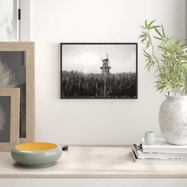 Gerahmtes Wandbild Windmühle auf dem Feld East Urban Home Größe: 70 cm H x 100 cm B on Productcaster.