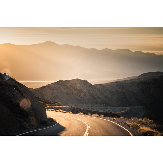 Highway At Sunrise von Wildroze - Druck ohne Rahmen auf Leinwand Alpen Home Größe: 20cm x 30cm B on Productcaster.