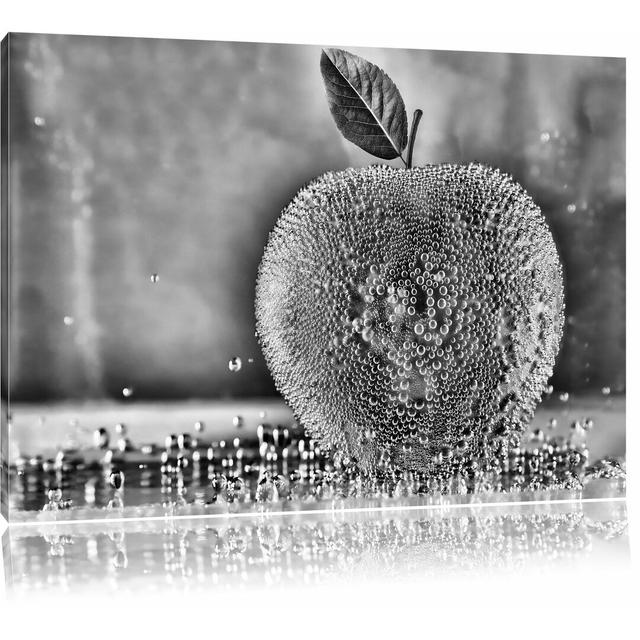 Leinwandbild Apfel in Wasser grüner Apfel Obst Früchte in Monochrom East Urban Home Größe: 60 cm H x 80 cm B on Productcaster.