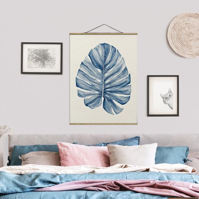 Stoffbild Drawing Tropical Monstera in Indigo Sansibar Home Maße: 46,5 cm H x 35 cm B x 0,3 cm T on Productcaster.