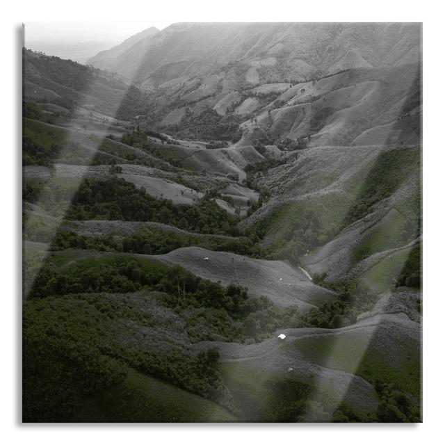 Glasbild Green Mountain Landscape in Thailand, Black and White Detail Union Rustic Größe: 60 cm H x 60 cm B x 0.4 cm T on Productcaster.