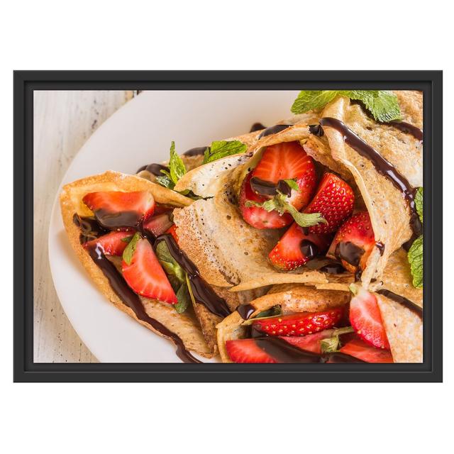 Gerahmtes Wandbild Crêpes mit Erdbeeren East Urban Home Größe: 40 cm H x 55 cm B on Productcaster.