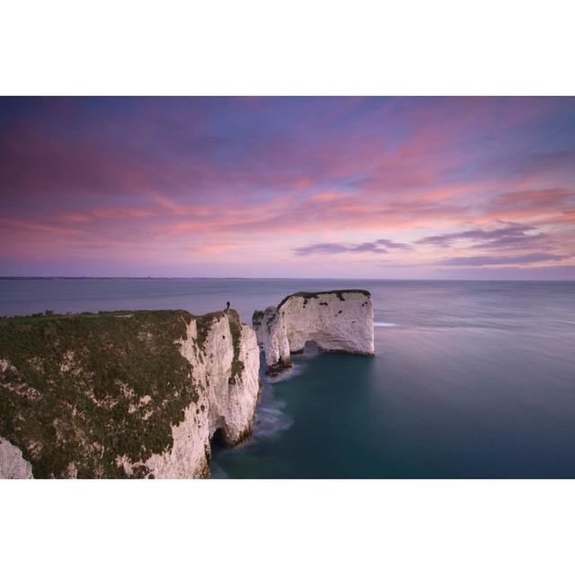 Old Harry Rocks At Dawn von Antonyspencer - Kunstdrucke ohne Rahmen auf Leinwand House of Hampton Größe: 40 cm H x 60 cm B on Productcaster.