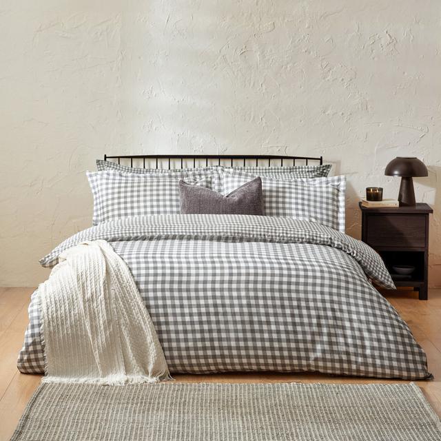 Metsahovi Cotton Chequered Duvet Cover Set with Pillowcases Brambly Cottage Size: King Duvet Cover + 2 Standard Pillowcases, Colour: Grey/White on Productcaster.