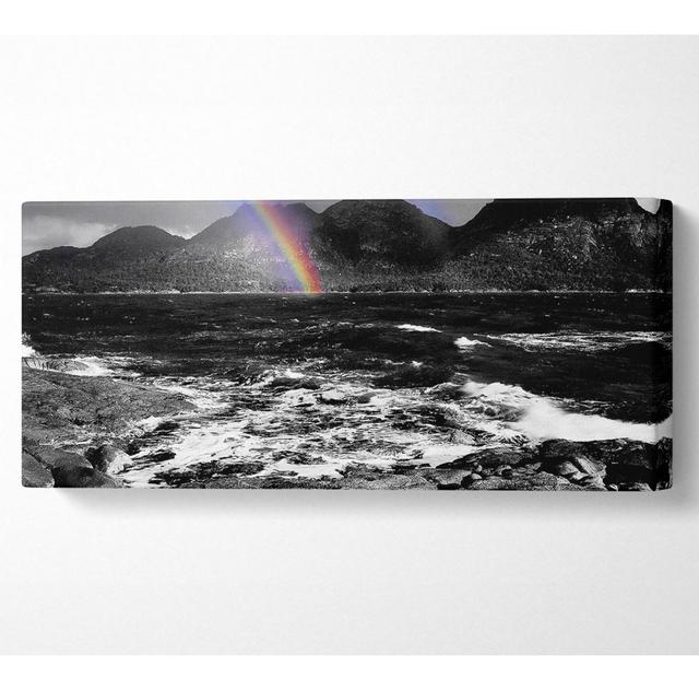 Regenbogen Ozean Berge B N W - Druck Union Rustic Größe: 81,3 cm H x 183 cm B on Productcaster.