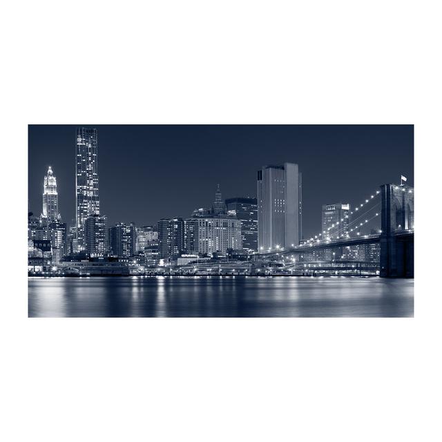 Manhattan New York - Ungerahmte Kunstdrucke auf Leinwand Ebern Designs on Productcaster.