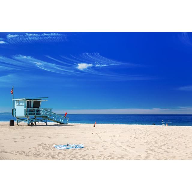 Lifeguard Station With American Flag On Hermosa Beach, Californi House of Hampton Size: 81cm H x 122cm W x 3.8cm D on Productcaster.