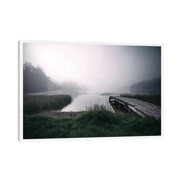 Alone von Andreas Stridsberg - Galerie-verpackte Leinwand Giclée auf Leinwand Ebern Designs Größe: 66,04 cm H x 101,6 cm B x 3,81 cm T, Format: Weiß g on Productcaster.