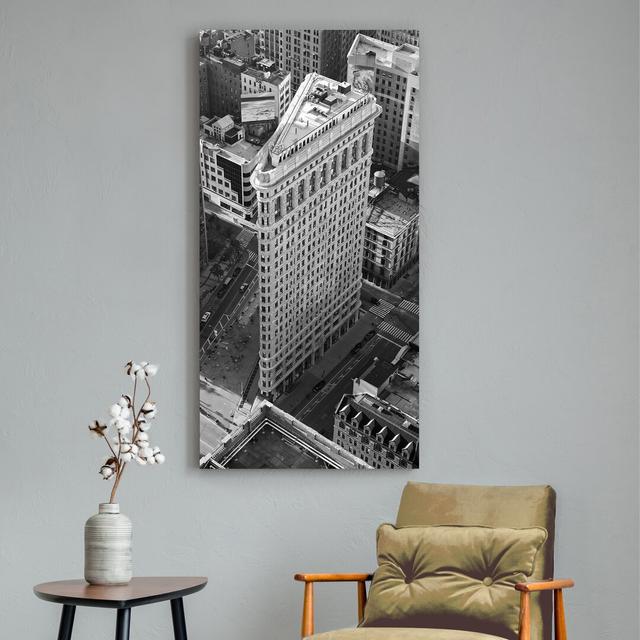 Leinwandbild Flatiron Building, NYC von Cameron Davidson Ebern Designs Größe: 100 cm H x 50 cm B x 4 cm T on Productcaster.