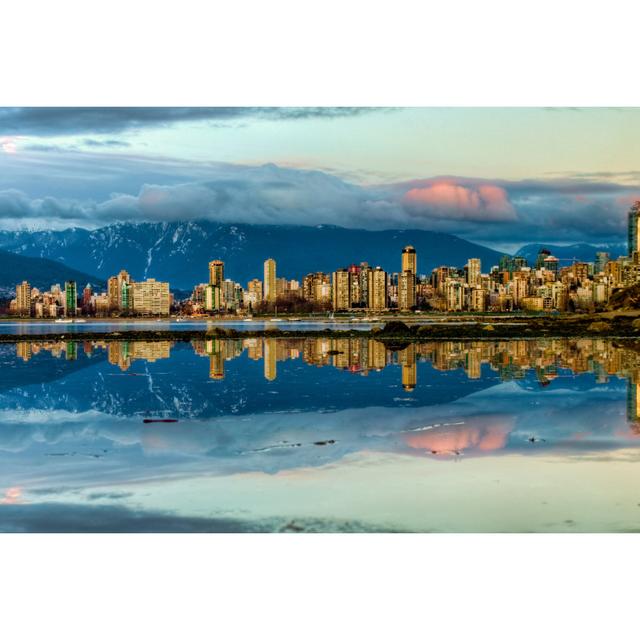 Vancouver City Skyline House of Hampton Size: 20cm H x 30cm W on Productcaster.