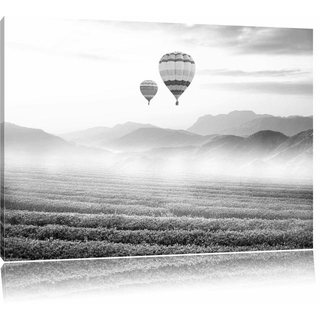 Leinwandbild „Heißluftballon mit Landschaftsblick“, Fotodruck East Urban Home Größe: 40 cm H x 60 cm B on Productcaster.