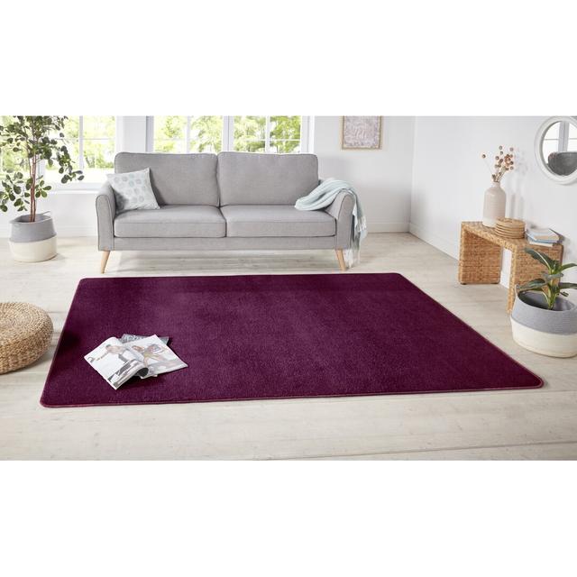 Nasty Teppich Flauschiger Kurzflor Einfarbig für Wohnzimmer, Schlafzimmer - Brombeere Hanse Home Teppichgröße: Rechteckig 140 x 200 cm on Productcaster.