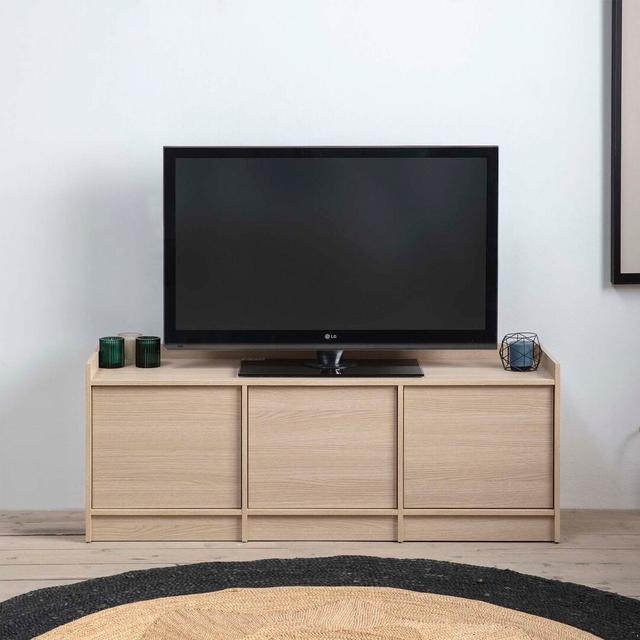 TV-Lowboard Ferman für TVs bis zu 55" 17 Stories Farbe: Eiche on Productcaster.