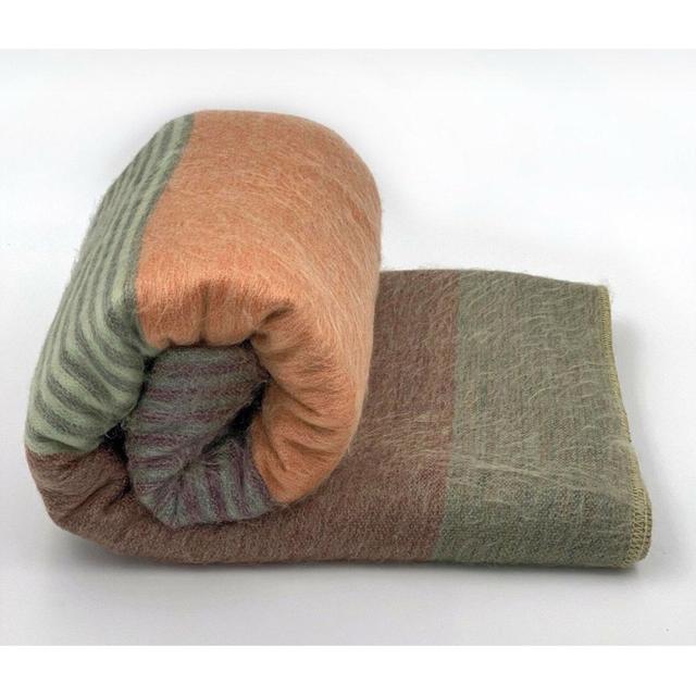 Alandria Latitude Vive Throw Latitude Vive Colour: Green/Brown on Productcaster.