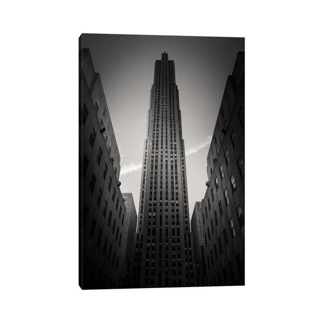 Rockefeller Center by Dave Bowman - Wrapped Canvas Art Prints Latitude Run Size: 45.72cm H x 30.48cm W x 1.91 cm D on Productcaster.