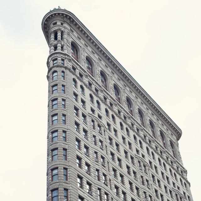 Flatiron Building by Andreka - Wrapped Canvas Print Latitude Run Size: 30cm H x 30cm W on Productcaster.