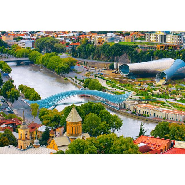 Brücke des Friedens in Tiflis - Drucken 17 Stories Größe: 80 cm H x 120 cm B on Productcaster.