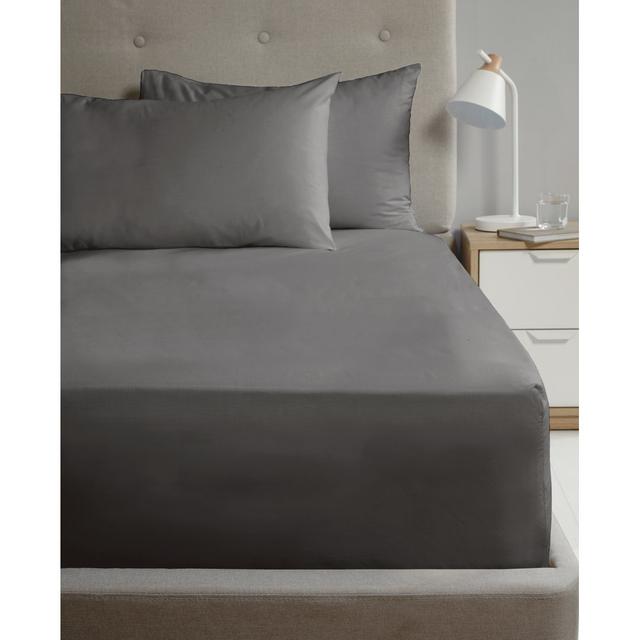 Asaru 180 Thread Count Cotton Blend Percale Fitted Sheet Symple Stuff Size: Kingsize (5'), Colour: Black on Productcaster.