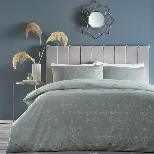 Bee Deco 144 TC Reversible Duvet Cover Set furn. Size: 137cm W x 200cm L, Colour: Eau De Nil on Productcaster.