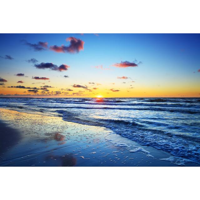 Ocean Beach During Colourful Sunset - XXXL HDR image House of Hampton Size: 61cm H x 91cm W on Productcaster.