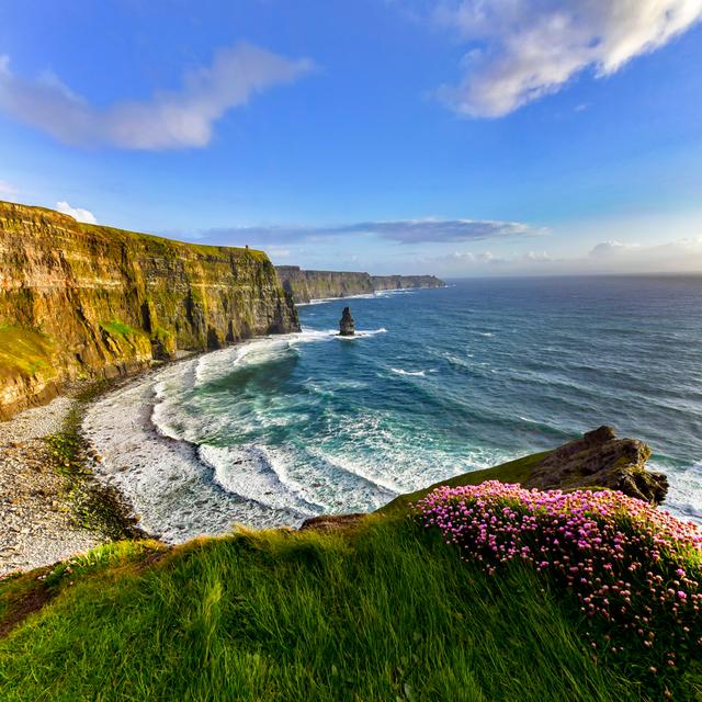 Cliffs Of Moher House of Hampton Size: 91cm H x 91cm W on Productcaster.