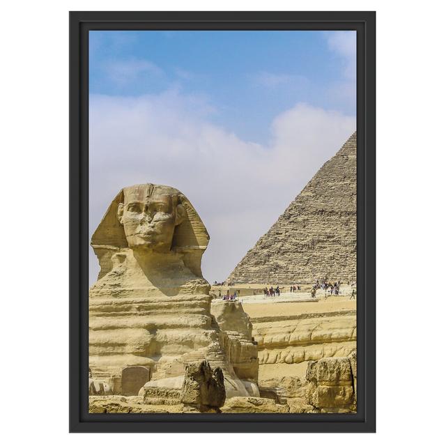 Gerahmtes Wandbild Sphinx von Gizeh mit Pyramide East Urban Home Größe: 55 cm H x 40 cm B on Productcaster.