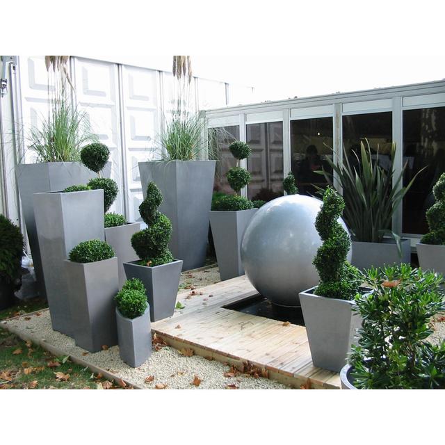 Vrtanes Handmade Pot Planter Wade Logan Size: 120cm H x 40cm W x 40cm D, Colour: Aluminium on Productcaster.