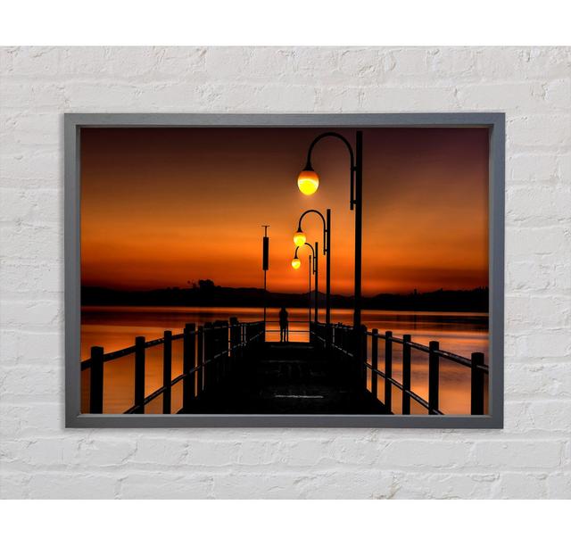 Pier Sunset Orange - Einzelner Bilderrahmen Kunstdrucke auf Leinwand Bright Star Größe: 59,7 cm H x 84,1 cm B on Productcaster.