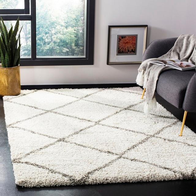 Hudson Geometric Machine Woven Hand Hooked Ivory/Grey Area Rug Safavieh Rug Size: Rectangle 160 x 230cm, Pile Height: Plush 5cm on Productcaster.