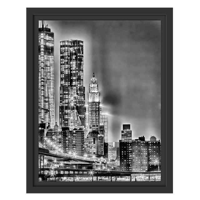 Gerahmtes Wandbild New York City, Skyline bei Nacht East Urban Home Größe: 38 cm H x 30 cm B on Productcaster.