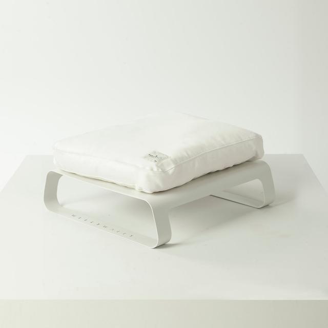 Coaling Orthopedic Cotton Elevated Pet Bed Archie & Oscar Colour: White on Productcaster.