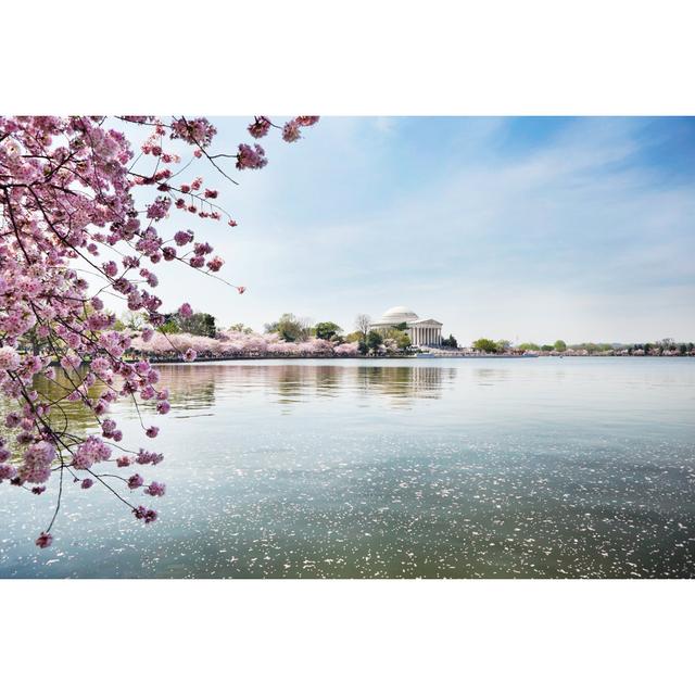 Meayki Jefferson Memorial by Eurobanks - Print Latitude Run Size: 81cm H x 122cm W x 3.8cm D on Productcaster.