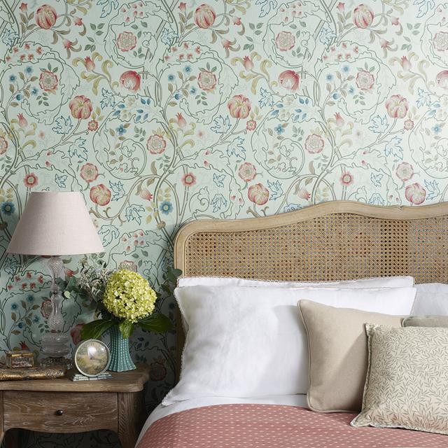 Mary Isobel 10.05m x 52cm Matte Wallpaper Roll Morris & Co Colour: Green on Productcaster.