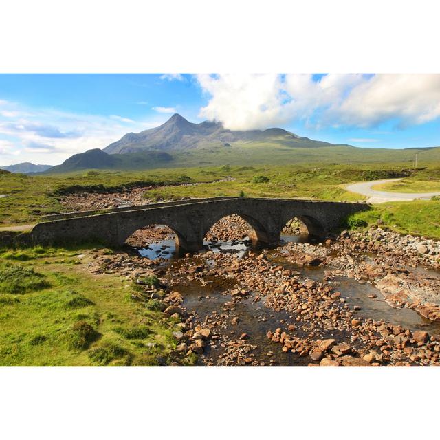 Sligachan Brücke - Druck Alpen Home Größe: 50cm H x 75cm B x 1,8cm T on Productcaster.