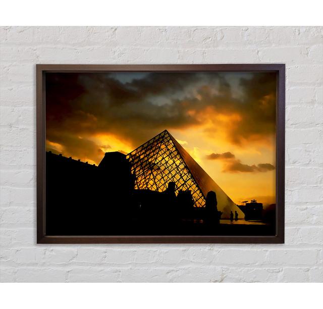 Paris Louvre Pyramide im ersten Licht - Druck Ebern Designs Größe: 84,1 cm H x 118,9 cm B x 3,3 cm T on Productcaster.