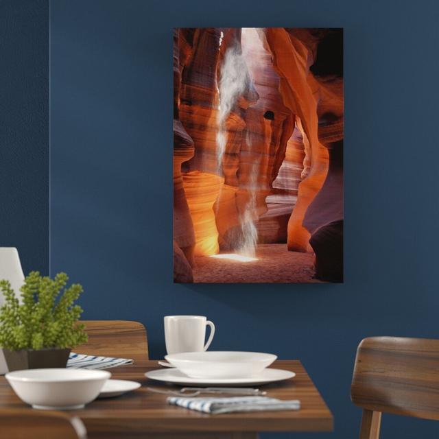 Leinwandbild ,,Sand rieselt im Antelope Canyon", Fotodruck East Urban Home Größe: 120 cm H x 80 cm B on Productcaster.