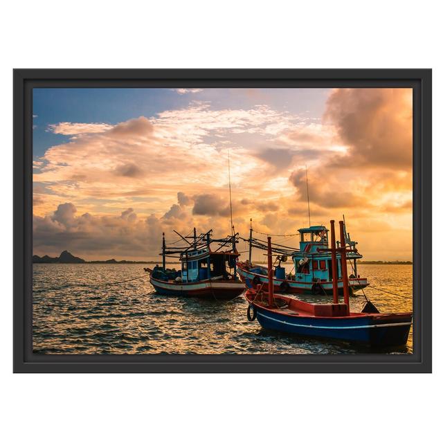 Gerahmtes Wandbild thailändische FischerbooteMeer East Urban Home Größe: 40 cm H x 55 cm B on Productcaster.