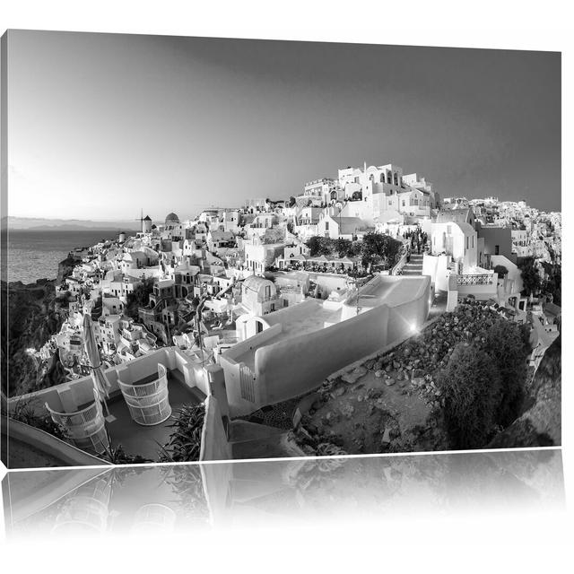 Leinwandbild „Oia Dorf am Sonnenuntergang Santorin“, Fotodruck East Urban Home Größe: 80 cm H x 120 cm B on Productcaster.